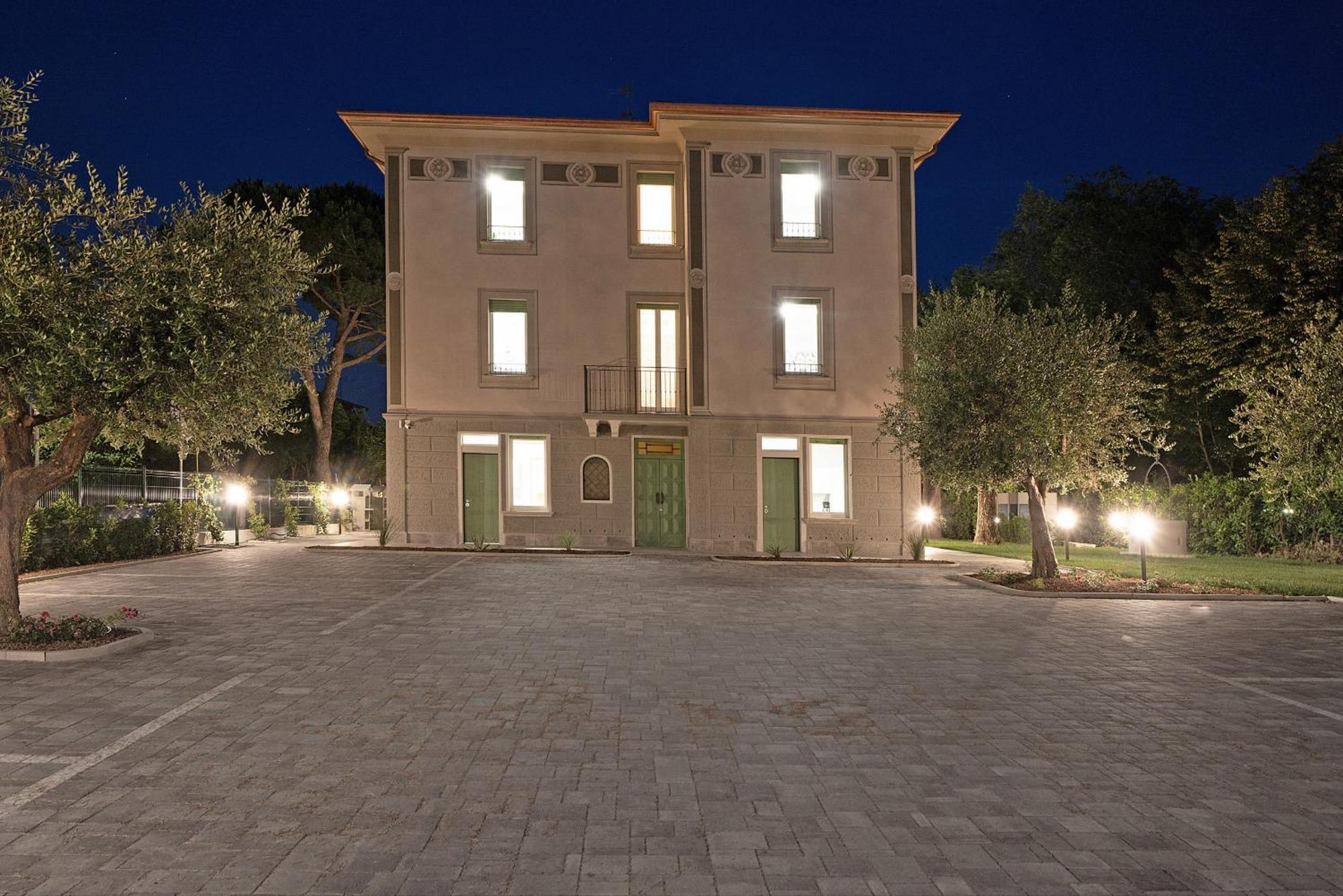 Villa Caterina Apartments By Wonderful Italy Desenzano del Garda Eksteriør billede