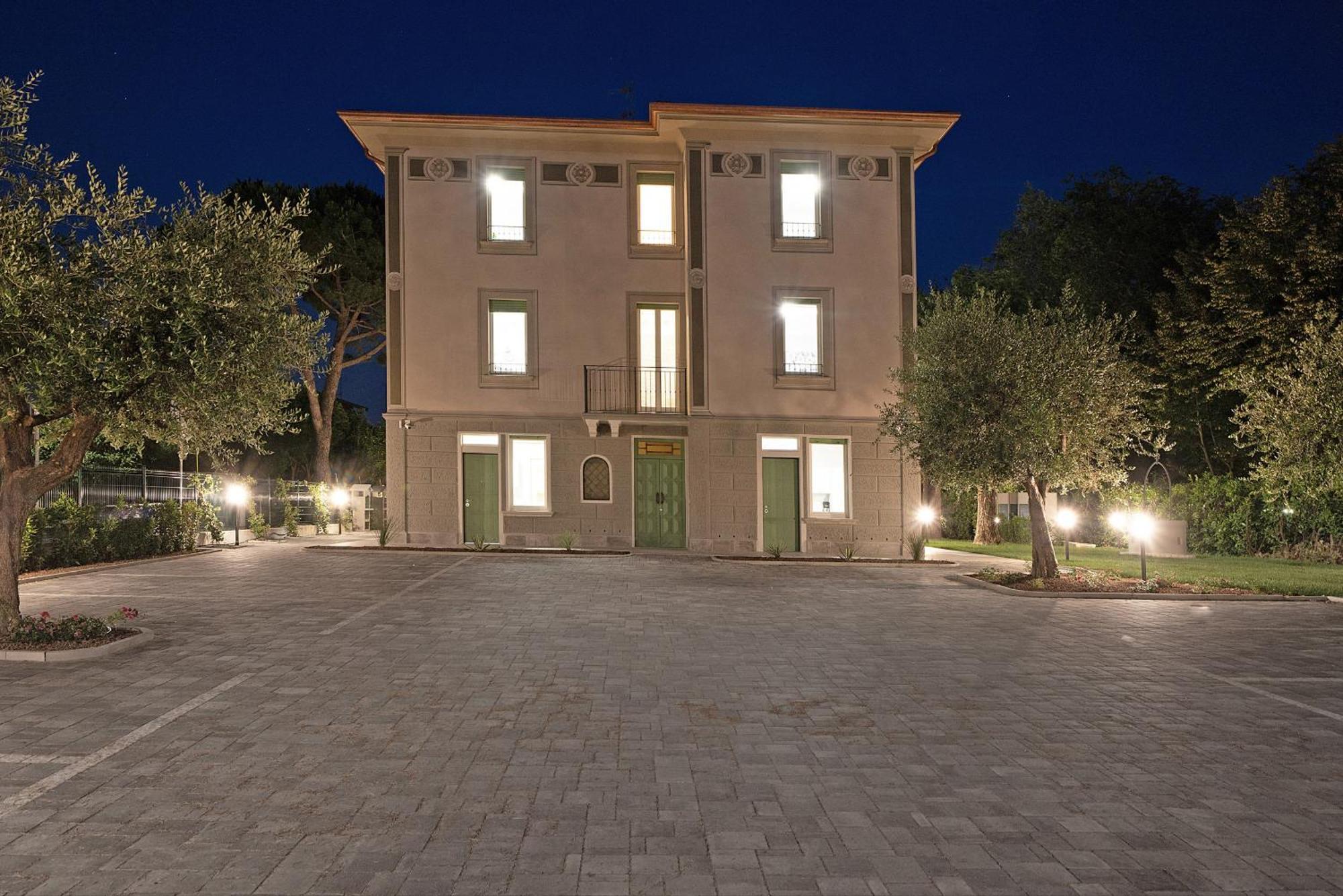 Villa Caterina Apartments By Wonderful Italy Desenzano del Garda Eksteriør billede